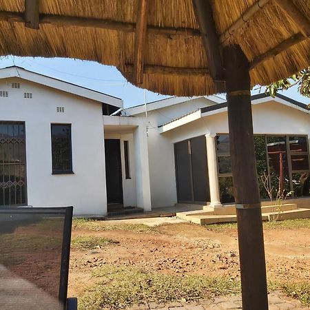 1 Bed Apartment inside Thula Du Estate Mbabane Habitación foto